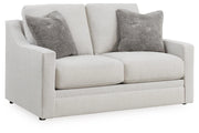 Maitelynn Loveseat image