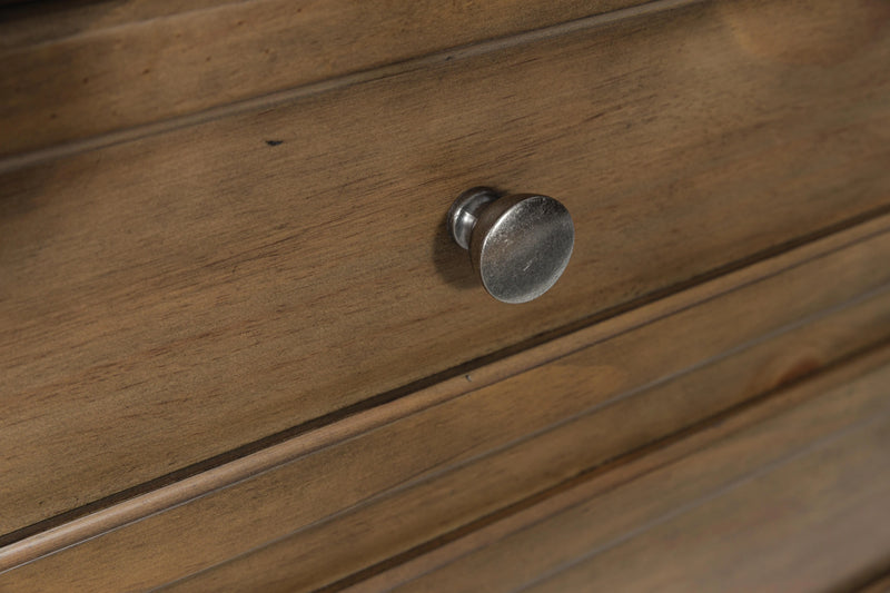 Feddinger Chest of Drawers